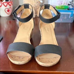 Naturalizer Black and Tan Women's Sandals